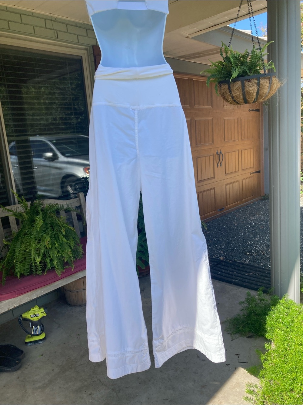 High-Rise White Wide-Leg Cotton Pants. Perfect for summer vacation. - Picture 5 of 13
